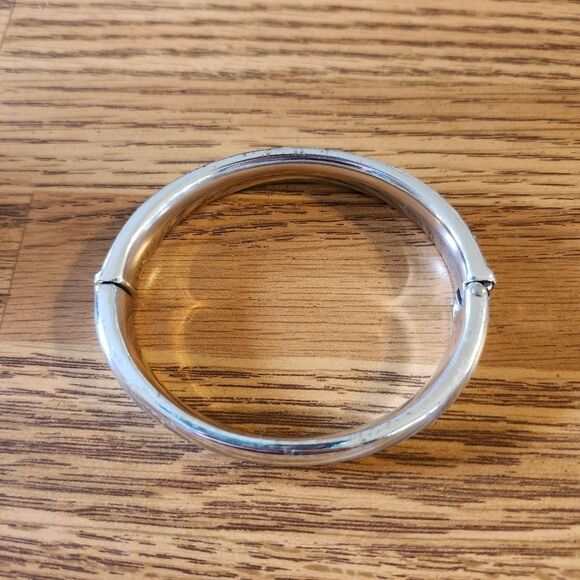 BRIGHTON "Loves Me" Gold and Enamel Floral Hinged Bracelet WEDDING GUEST! - Picture 4 of 11